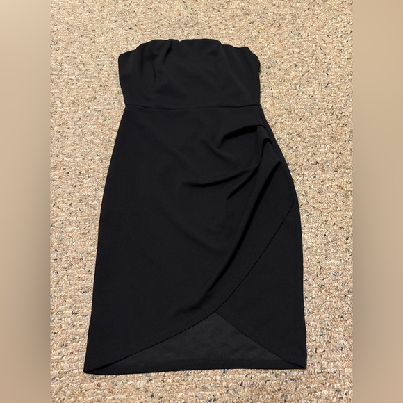 Forever 21 Dresses & Skirts - Forever 21 bodycon strapless black dress